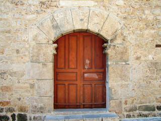 Fototapeta na wymiar The door in the ancient wall