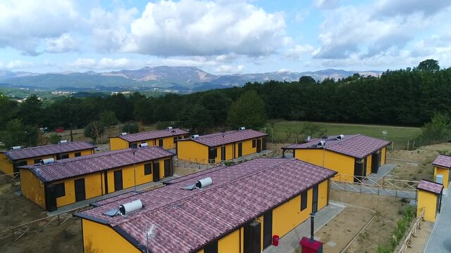 Le case prefabbricate ad Amatrice, Centro Italia, costruite dopo il terremoto del 2016. Immagini riprese con drone 