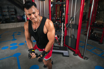 Fototapeta na wymiar fitness man with training machine in gym