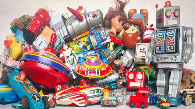 ..A collection of vintage toys