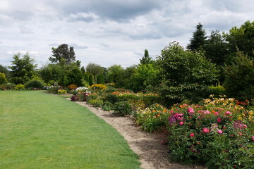Botanischer Garten als Traumgarten, Staudengarten und märchenhaften Park mit vielen Blumen