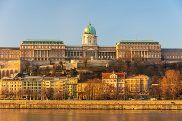 Fototapeta na wymiar Széchenyi Chain Bridge and area in Budapest