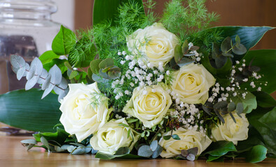 weißer Rosenstrauß