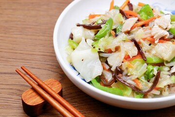 野菜炒め　黒ペッパー味　キャベツ、もやし、豚肉、木クラゲ、玉ねぎ