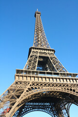 eiffel tower by day