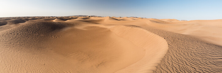 Panorama de dunes du d&eacute;sert marocain
