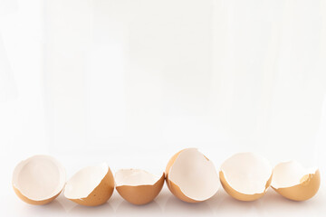 茶色い卵の殻の写真