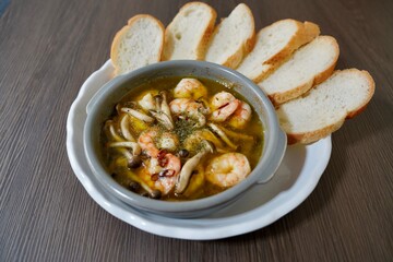 エビのアヒージョ