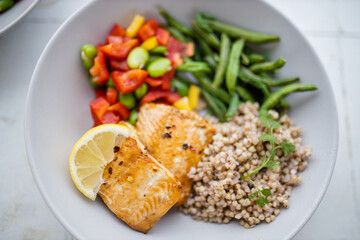 Salmon and buckwheat dish with green beans and tomato
