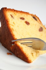 Cake with raisins