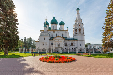 The church of Elijah the Prophet (Ilia Prorok) in Yaroslavl Russia. Morning. - obrazy, fototapety, plakaty