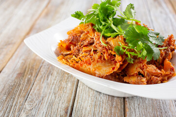 A view of a bowl of beef tendon and stomach.