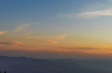 Fototapeta premium Tramonto sulle colline e sui Monti dell Appennino