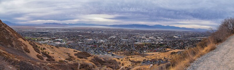 Fototapeta premium Slide Canyon views from hiking trail fall leaves mountain landscape, Y Trail, Provo Peak, Slate Canyon, Rock Canyon, Wasatch Rocky mountain Range, Utah, United States. 