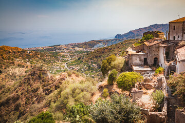 Obraz premium Beautiful view of the Strait of Messina seen from the small village of Savoca, in Sicily (Italy)