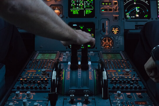 thrust level control cockpit flightdeck 