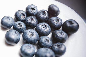 Blaubeeren mit Wassertropfen makro