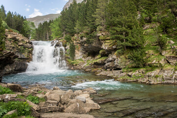 cascada cola de Caballo, 
Huesca