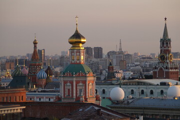 Obraz premium view of the roofs of the Moscow Kremlin at sunset
