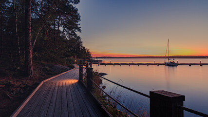 Naklejka premium walking by river