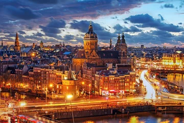 Poster Amsterdam centrum overzicht & 39 s nachts, Nederland © Bogdan Lazar