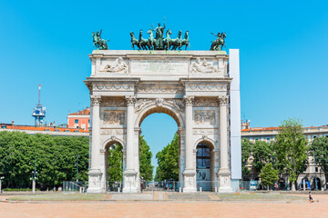 Fototapeta na wymiar Arch of Peace in Milano, Italy.
