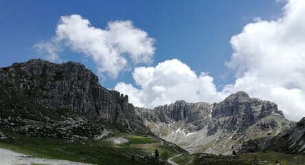 Fototapeta na wymiar Mountains and lakes around North Italy
