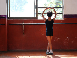Fifth Position - Ballet class en Córdoba, Veracruz, Mexico in a special program for boy in ballet. A free program that offers classical dance training for at risk youth.