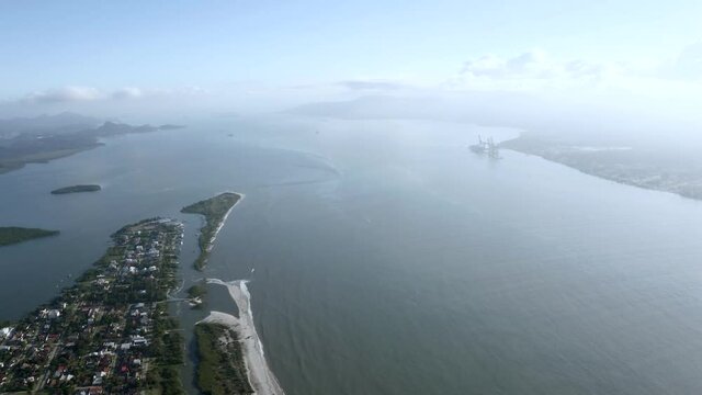 Imagens aéreas da Ilha de São Francisco do Sul. Santa Catarina. Brasil. 4k 