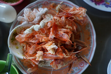 Shrimp shell After eating the lamb in the restaurant plate