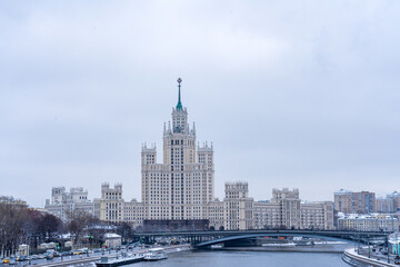 Obraz premium A high-rise building on Kotelnicheskaya embankment in early winter after the first snowfall. Moscow, Russia