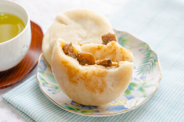 信州名物のおやき　なすの味噌炒め