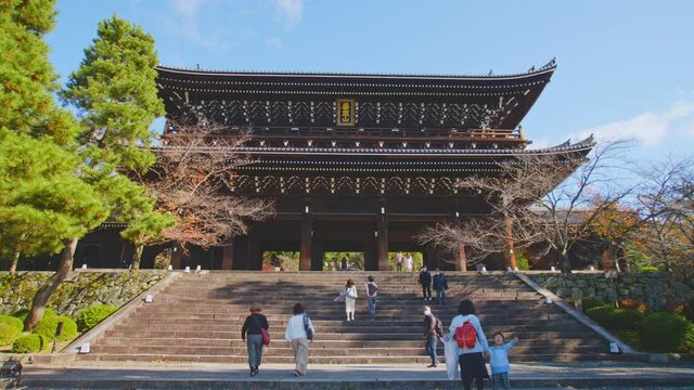 よく晴れた秋の日、知恩院三門　4K UHD
