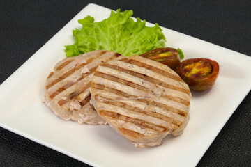 Grilled tuna steak with kumato