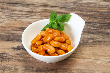 White beans with tomato sauce