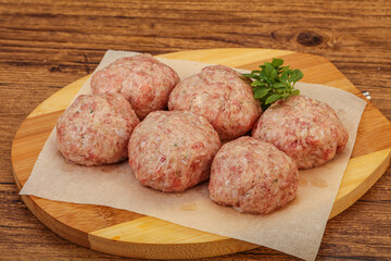 Raw turkey meatball for cooking