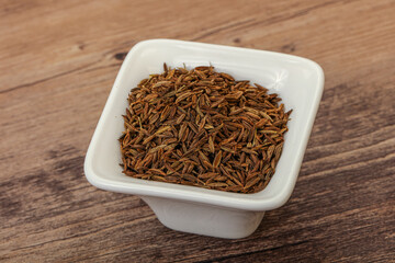 Dry zeera seeds in the bowl