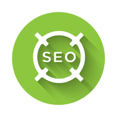 White SEO optimization icon isolated with long shadow. Green circle button. Vector.
