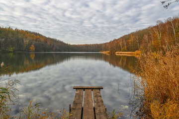 Steg am Mittelsee der Ville-Seenplatte