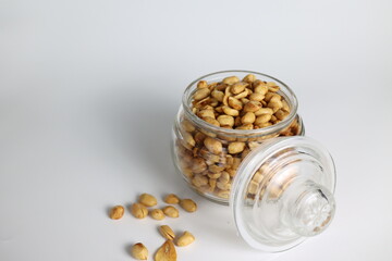 Kacang Bawang or Garlic Peanut, is an Indonesian traditional snack, commonly found in the time of hari raya or eid, made by seasoning peanut with fresh garlic then fried.