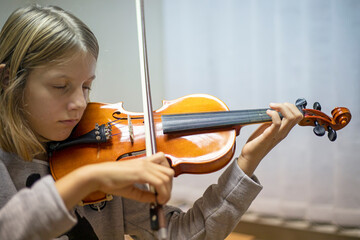 happy violinist playing violin with closed eyes, music lesson, suzuki technique