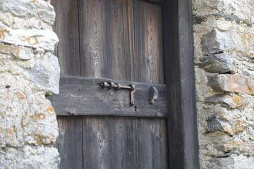 porte montagne e sassi