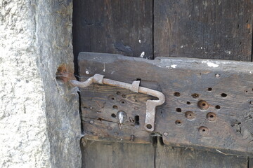 porte montagne e sassi