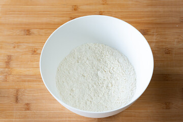 flour in white bowl