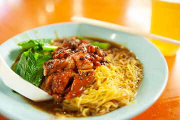 シンガポール料理 - 油鶏麺（ユーチーミェン）