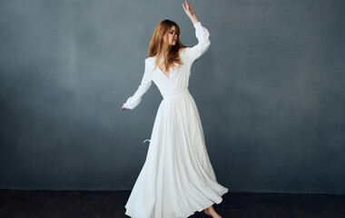 Fototapeta na wymiar Woman in white wedding dress charm and luxury decoration dark background