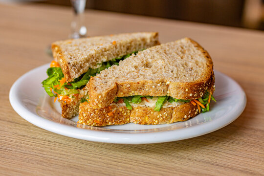 Lanche natural de frango com cenoura