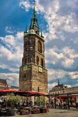 halle saale, deutschland - marktplatz mit roter turm
