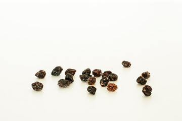 Some isolate raisin on a white background .