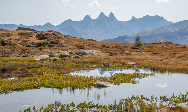 Vue sur les aiguilles d'Arves depuis le Lac Guichard